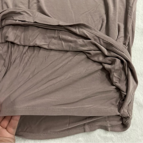 2/$30 Thyme Maternity Extended Shoulder V-Neck T-Shirt, Large - Picture 5 of 7